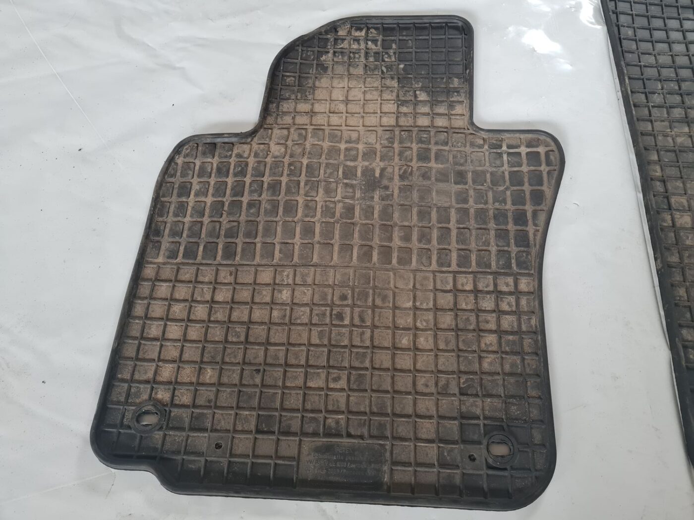 Salona paklāju komplekts priekš VW GOLF 5 2004 4 Salona paklāju komplekts priekš VW GOLF 5 2004