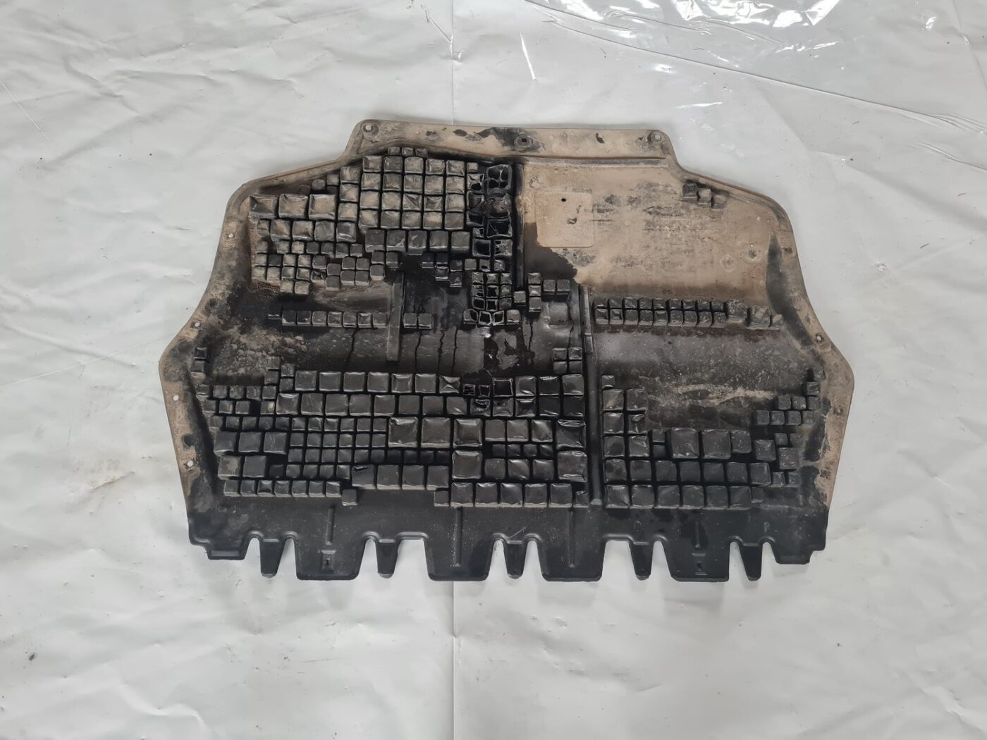 Dzinēja aizsargs priekš VW GOLF 5 2004 1 Dzinēja aizsargs priekš VW GOLF 5 2004