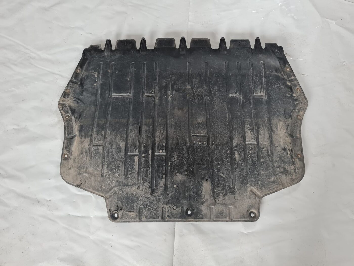 Dzinēja aizsargs priekš VW GOLF 5 2004 2 Dzinēja aizsargs priekš VW GOLF 5 2004