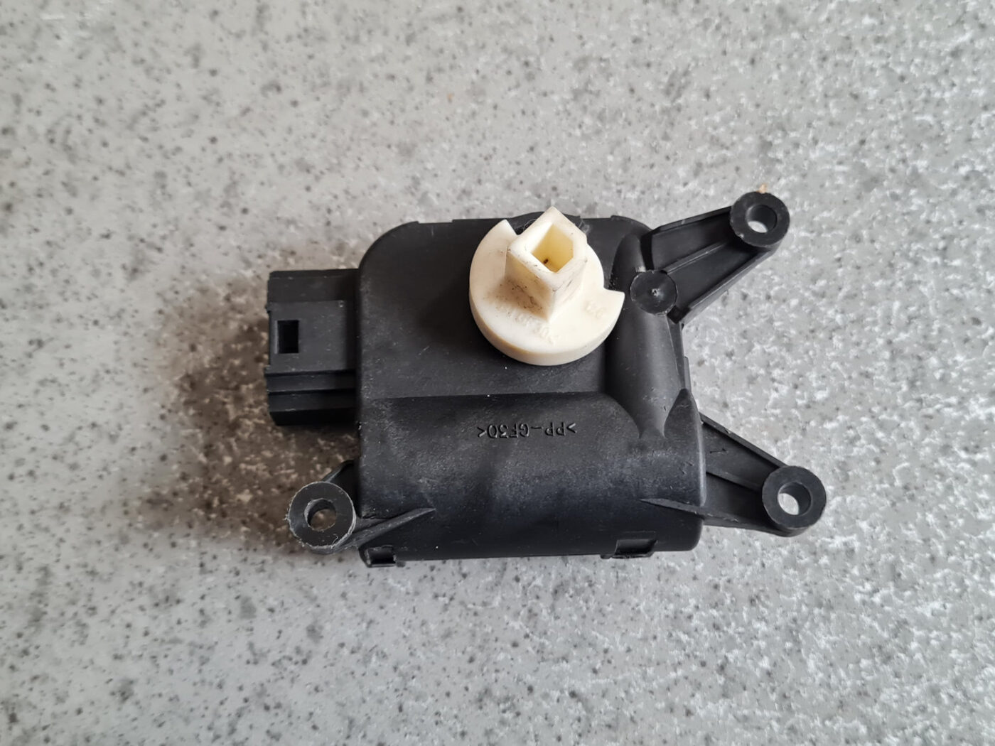 Apsildes sistēmas aktuators priekš VW GOLF 5 2004