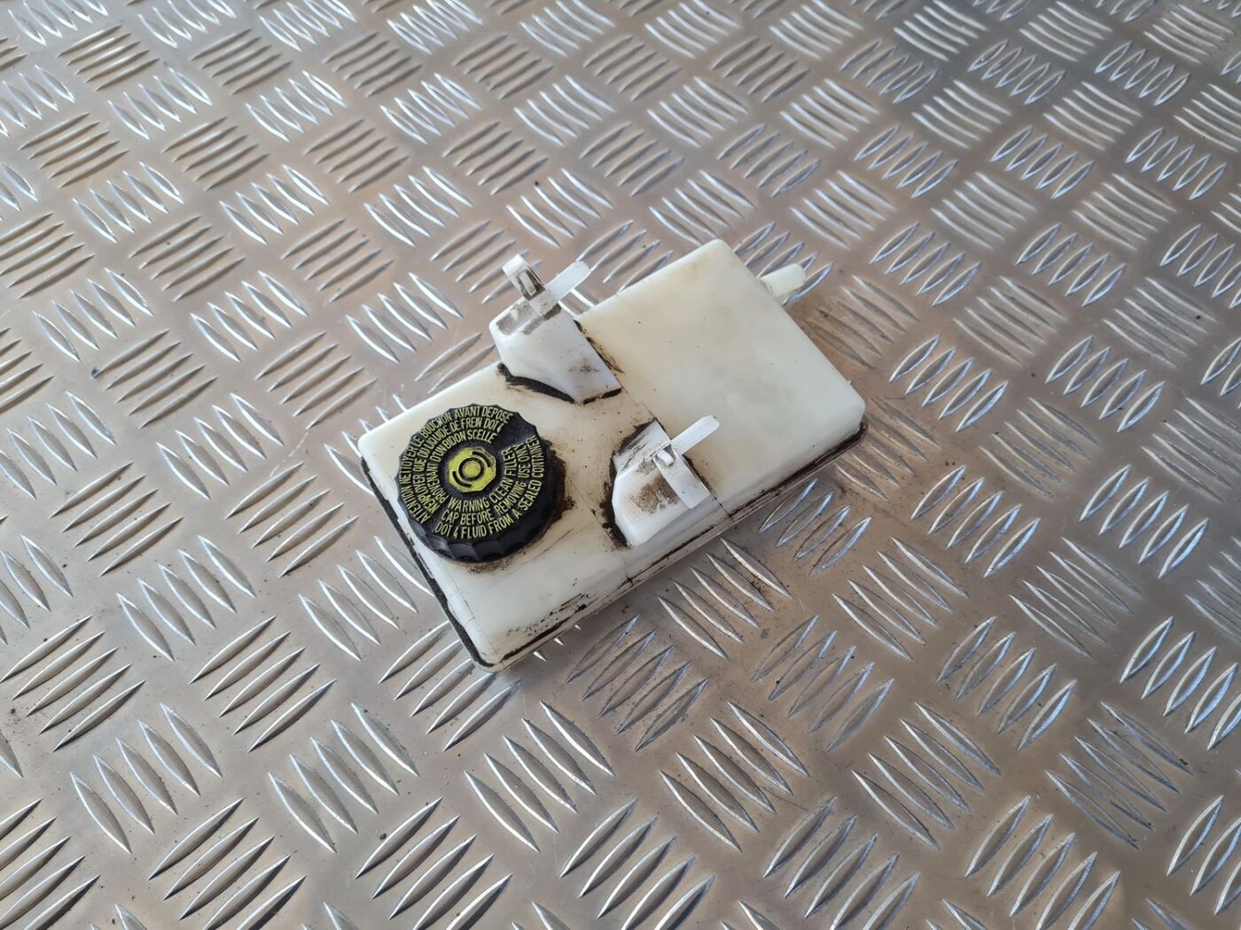 Bremžu šķidruma tvertne priekš CITROEN BERLINGO 2014 1 Bremžu šķidruma tvertne priekš CITROEN BERLINGO 2014