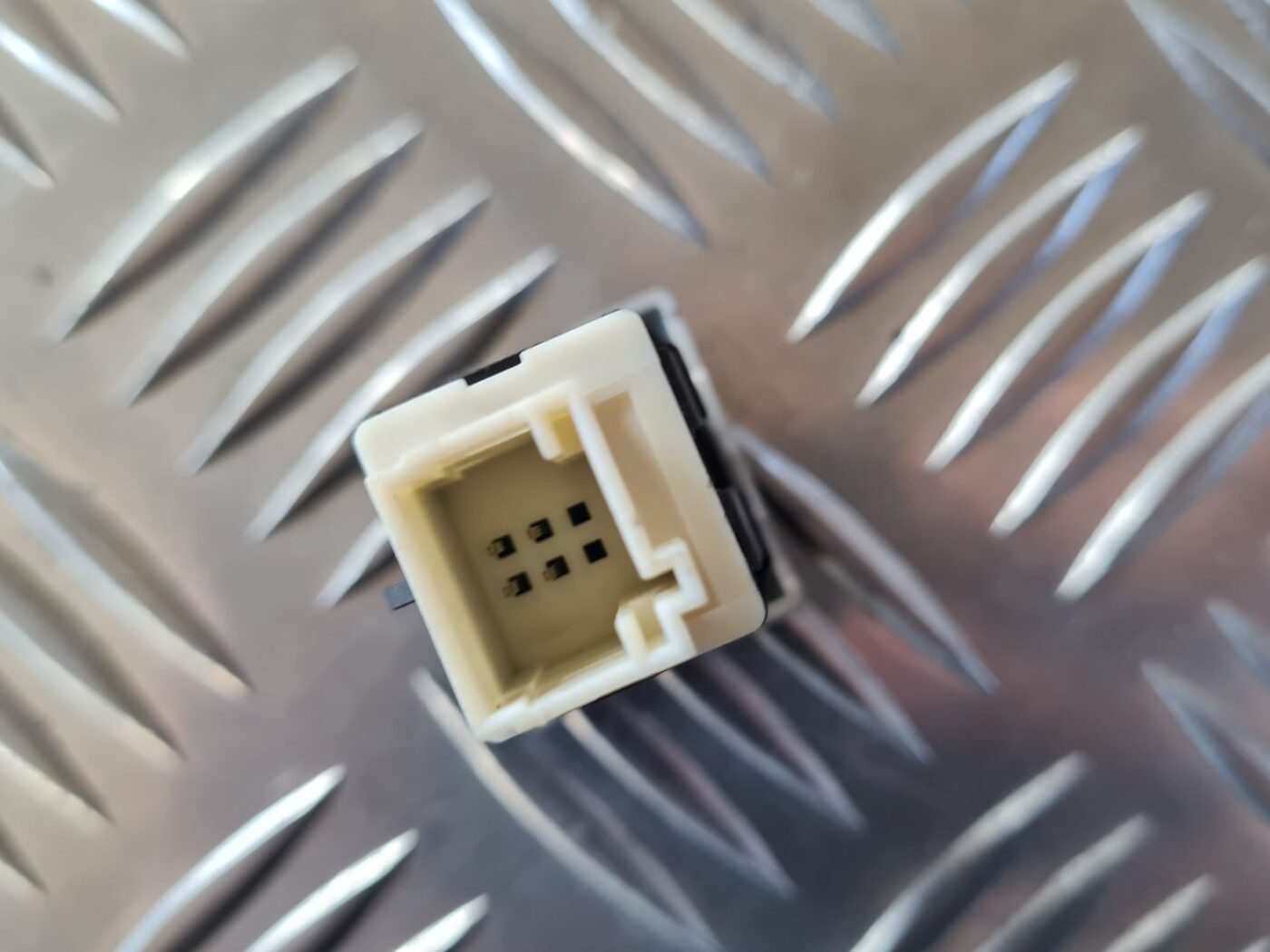 Bagāžnieka vāka atvēršanas rokturis/poga priekš CITROEN BERLINGO 2014 3 Bagāžnieka vāka atvēršanas rokturis/poga priekš CITROEN BERLINGO 2014