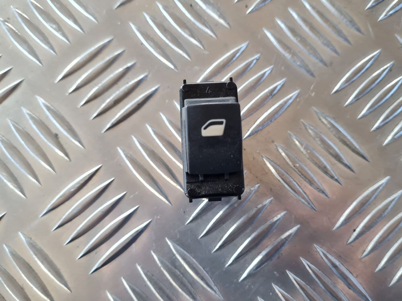 Stikla pacelšanas poga priekš CITROEN BERLINGO 2014