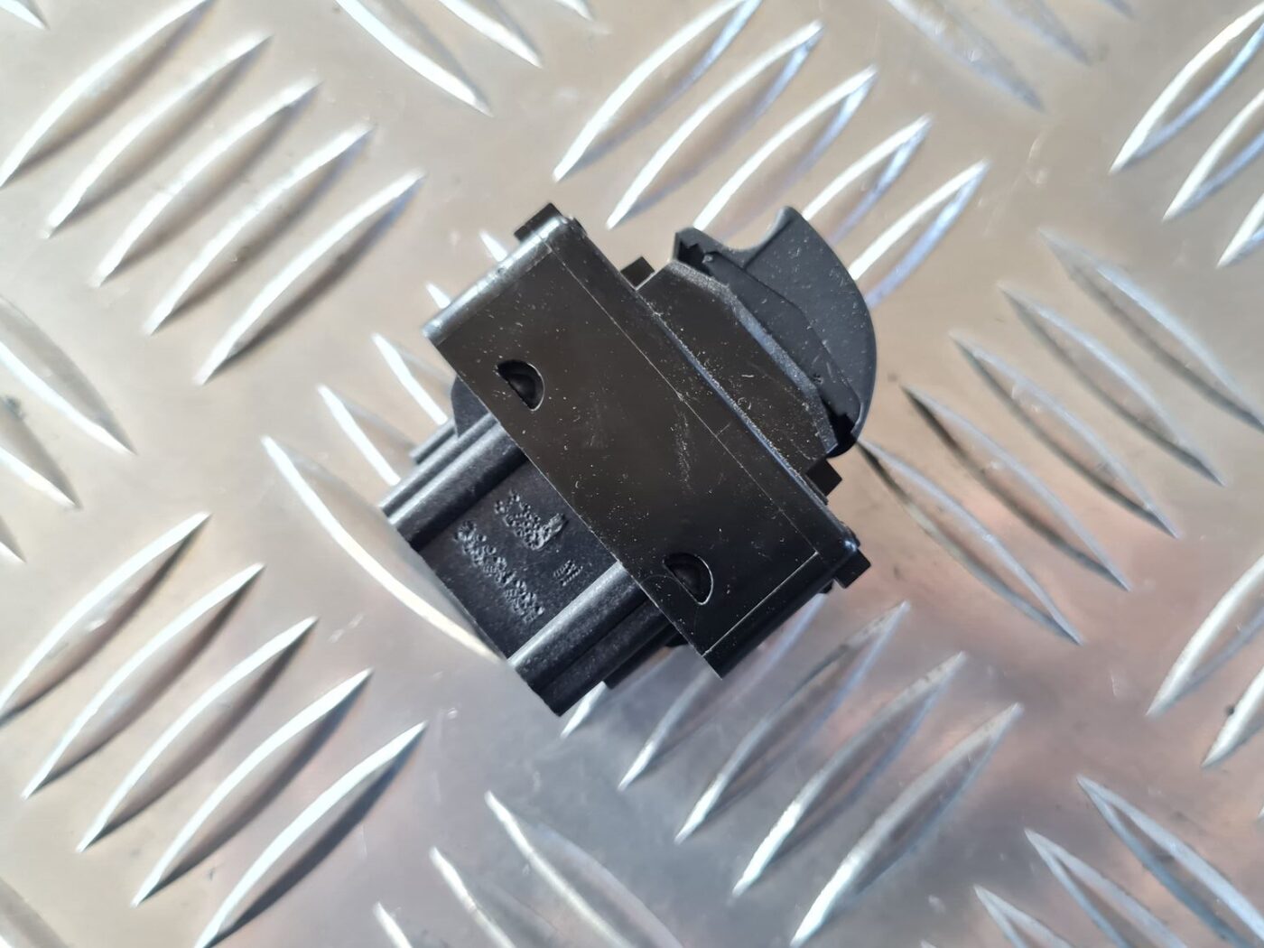 Stikla pacelšanas poga priekš CITROEN BERLINGO 2014