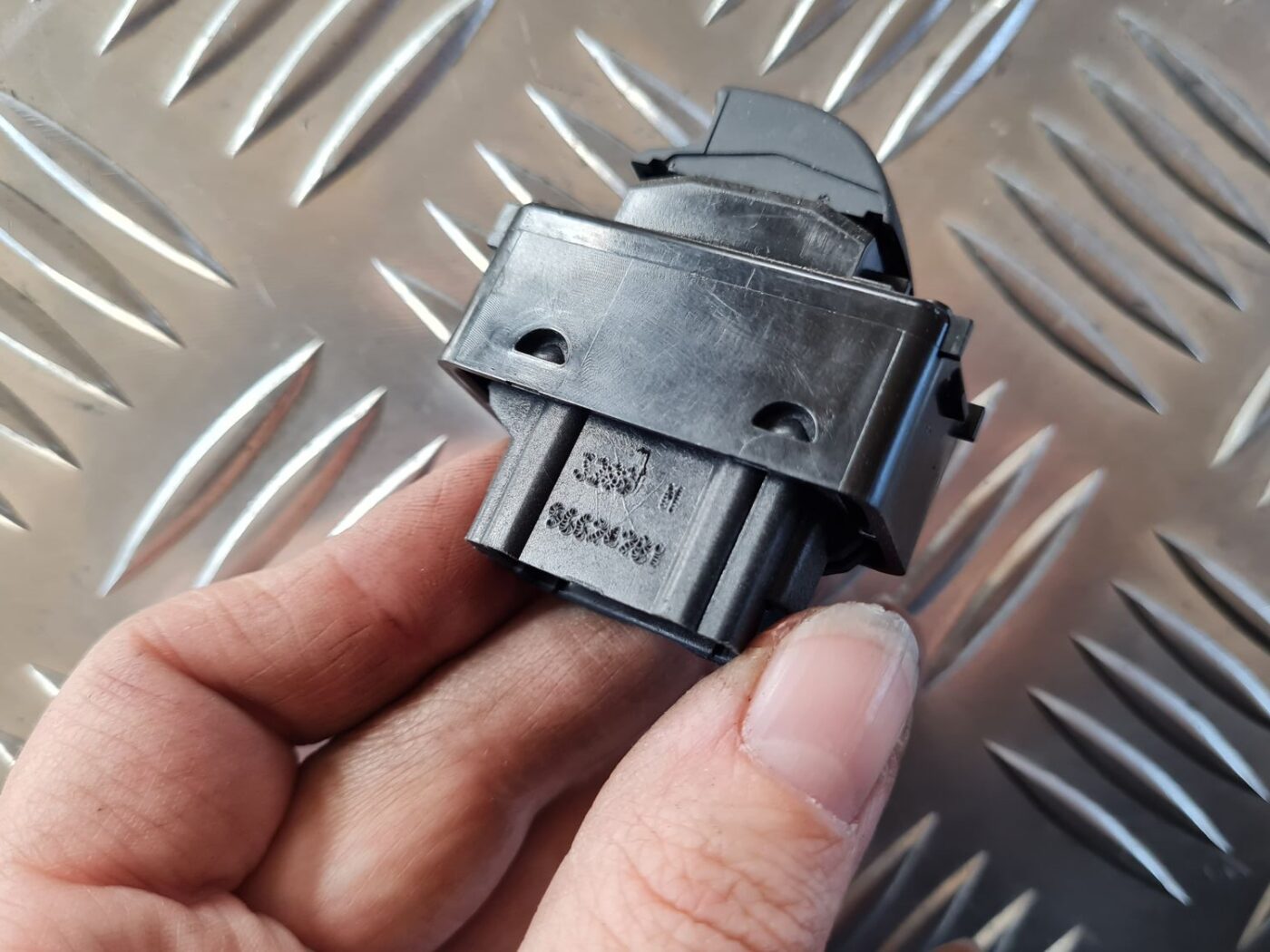 Stikla pacelšanas poga priekš CITROEN BERLINGO 2014