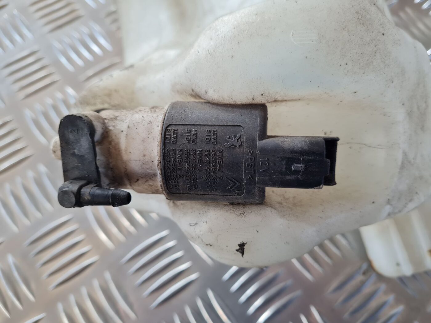 Mazgātāja šķidruma tvertne priekš CITROEN BERLINGO 2014