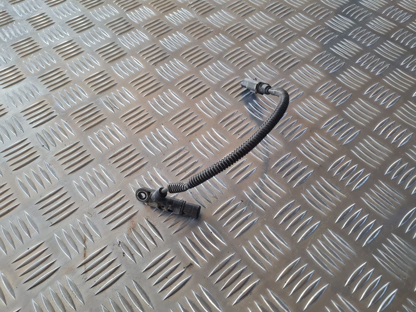 Kloķvārpstas devējs priekš CITROEN BERLINGO 2014