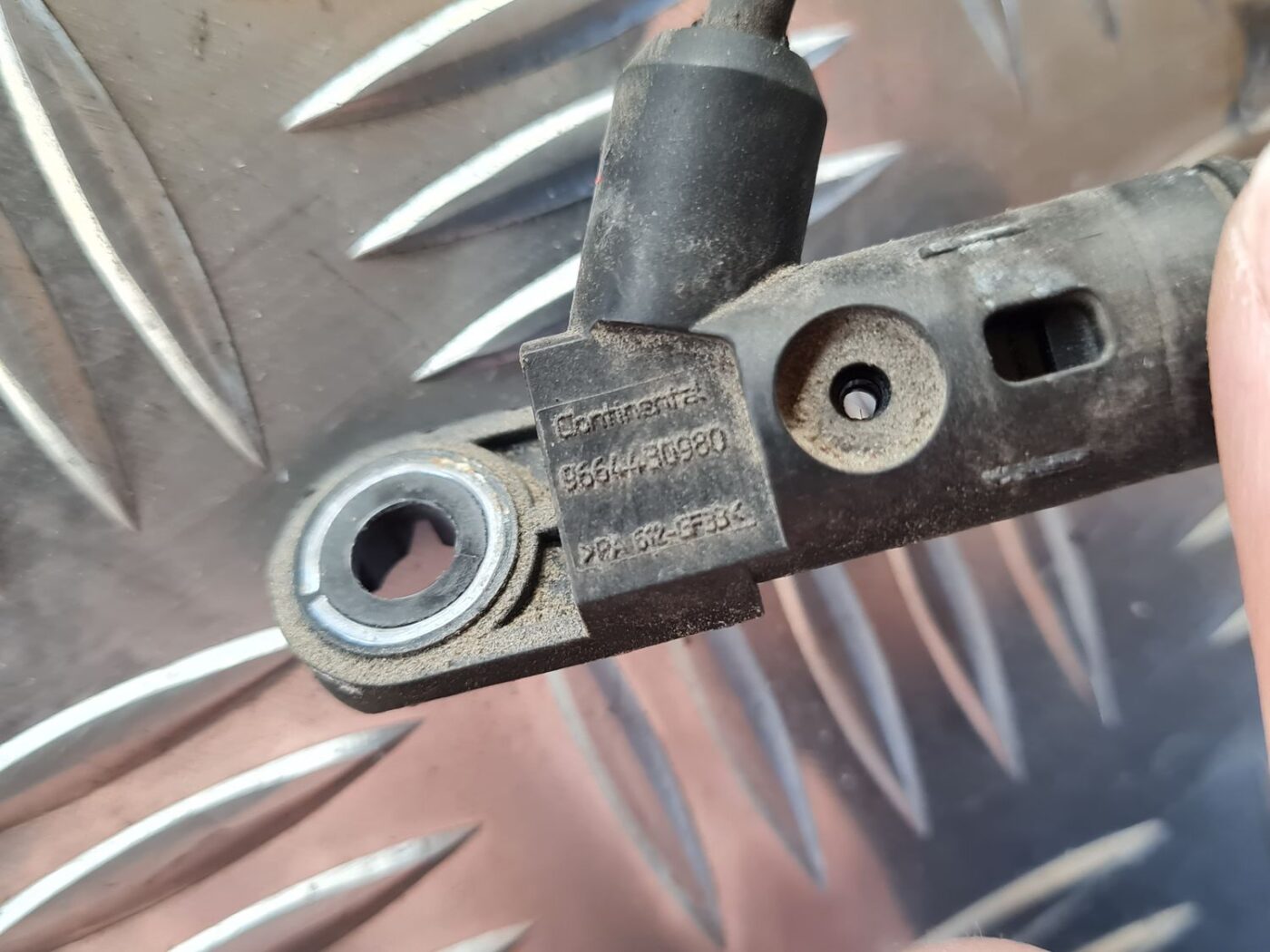 Kloķvārpstas devējs priekš CITROEN BERLINGO 2014