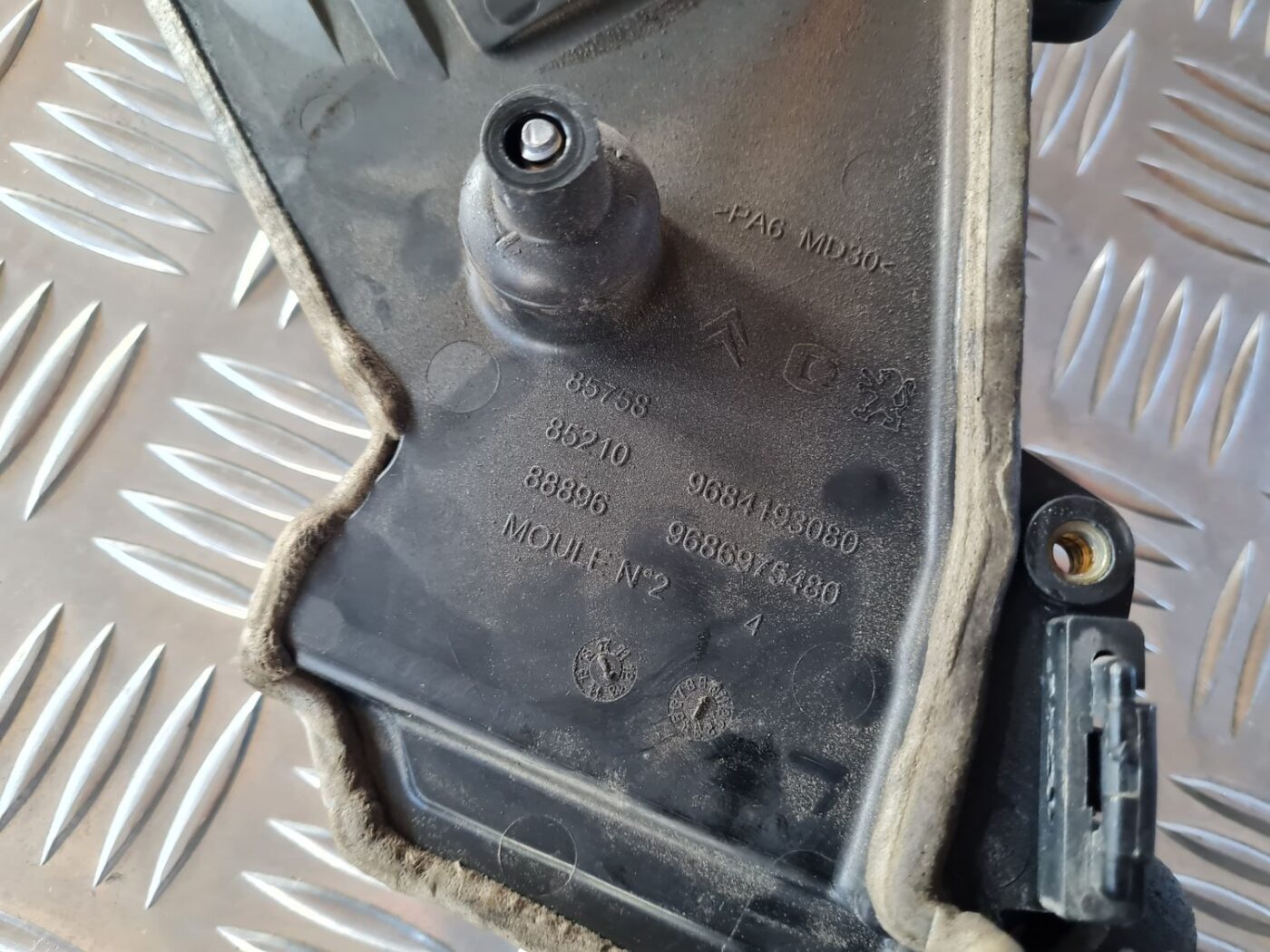 Zobsīksnas aizsargs priekš CITROEN BERLINGO 2014