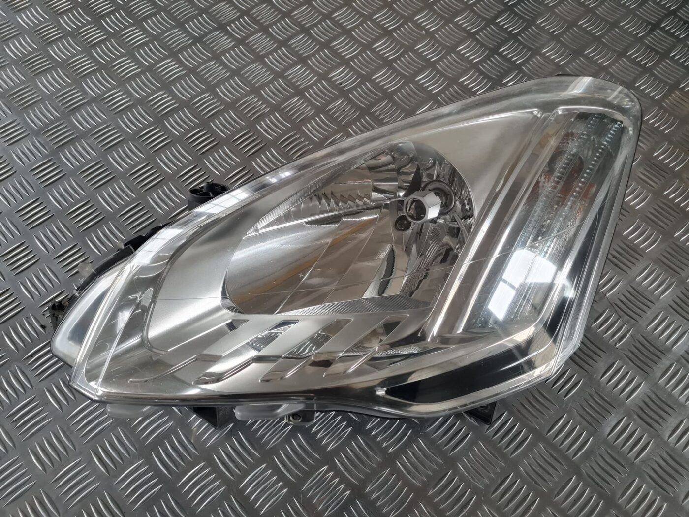 Priekšējais kreisais lukturis priekš CITROEN BERLINGO 2014