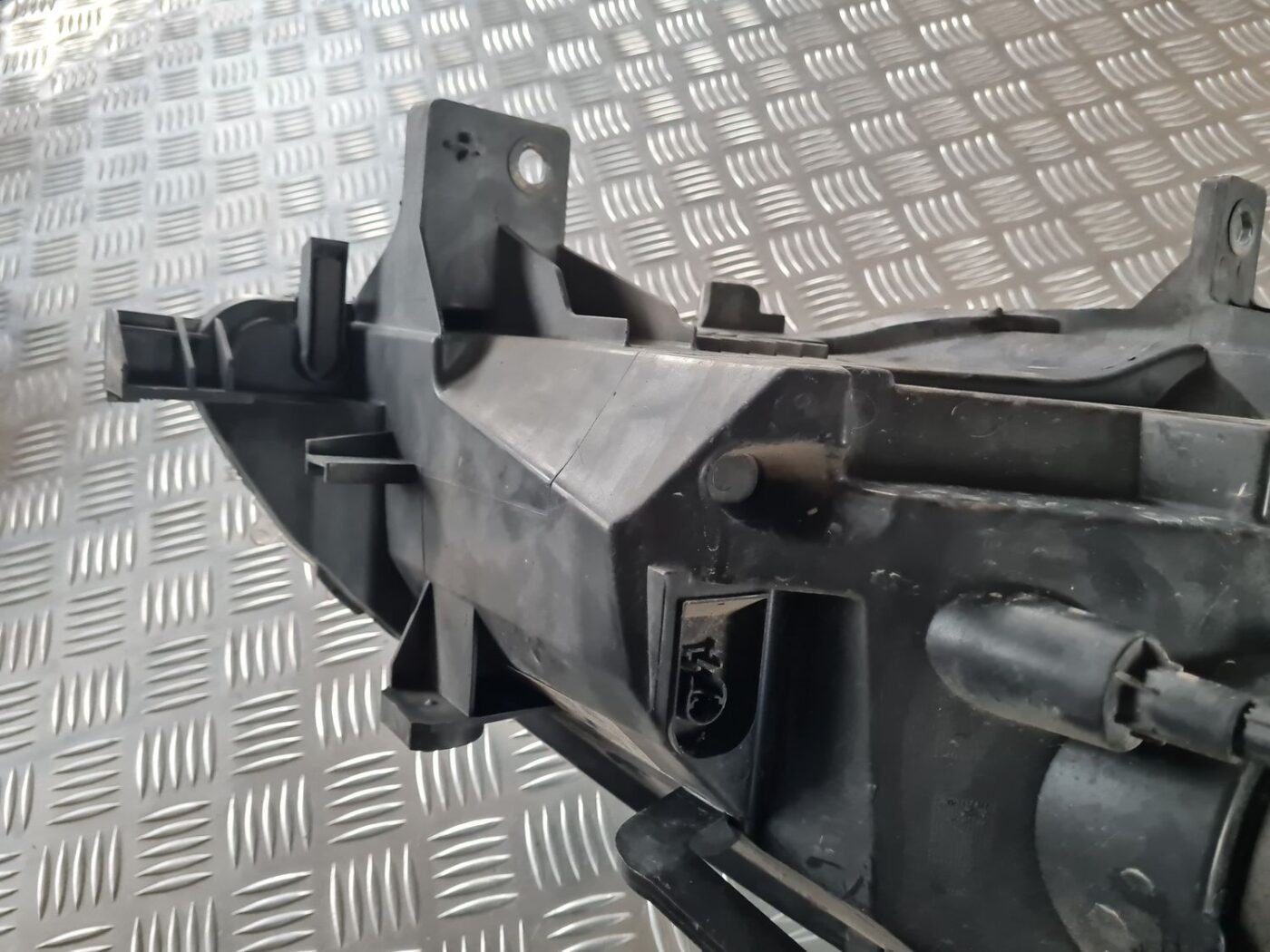 Priekšējais kreisais lukturis priekš CITROEN BERLINGO 2014