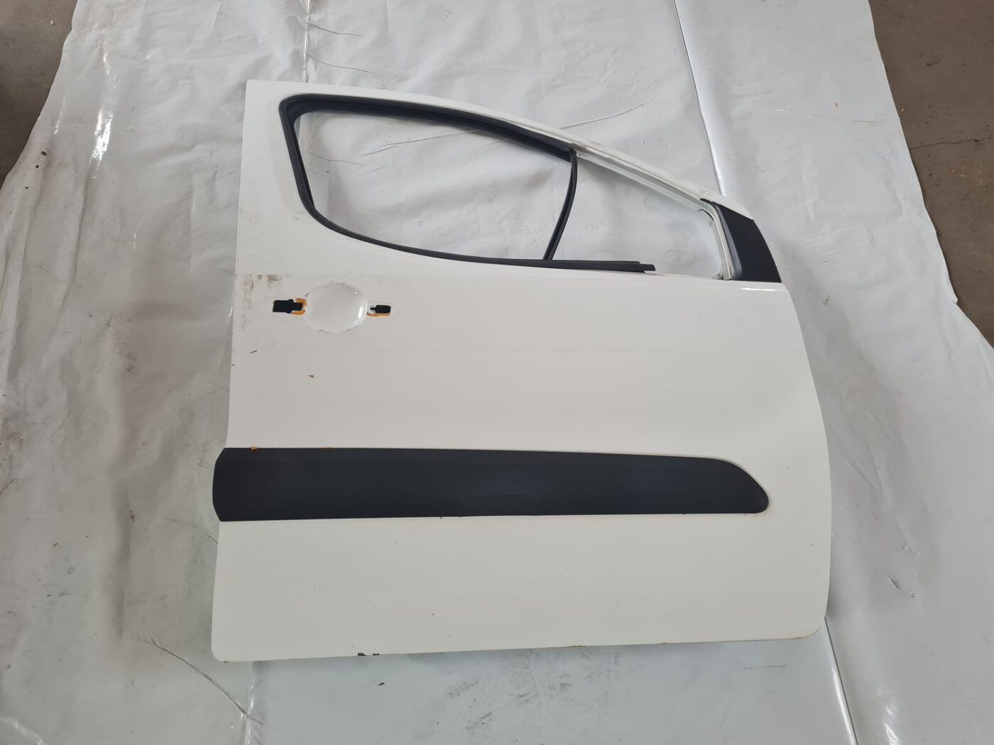 Priekšējās labās durvis priekš CITROEN BERLINGO 2014 1 Priekšējās labās durvis priekš CITROEN BERLINGO 2014