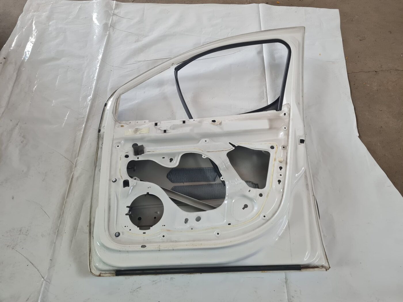 Priekšējās labās durvis priekš CITROEN BERLINGO 2014 8 Priekšējās labās durvis priekš CITROEN BERLINGO 2014