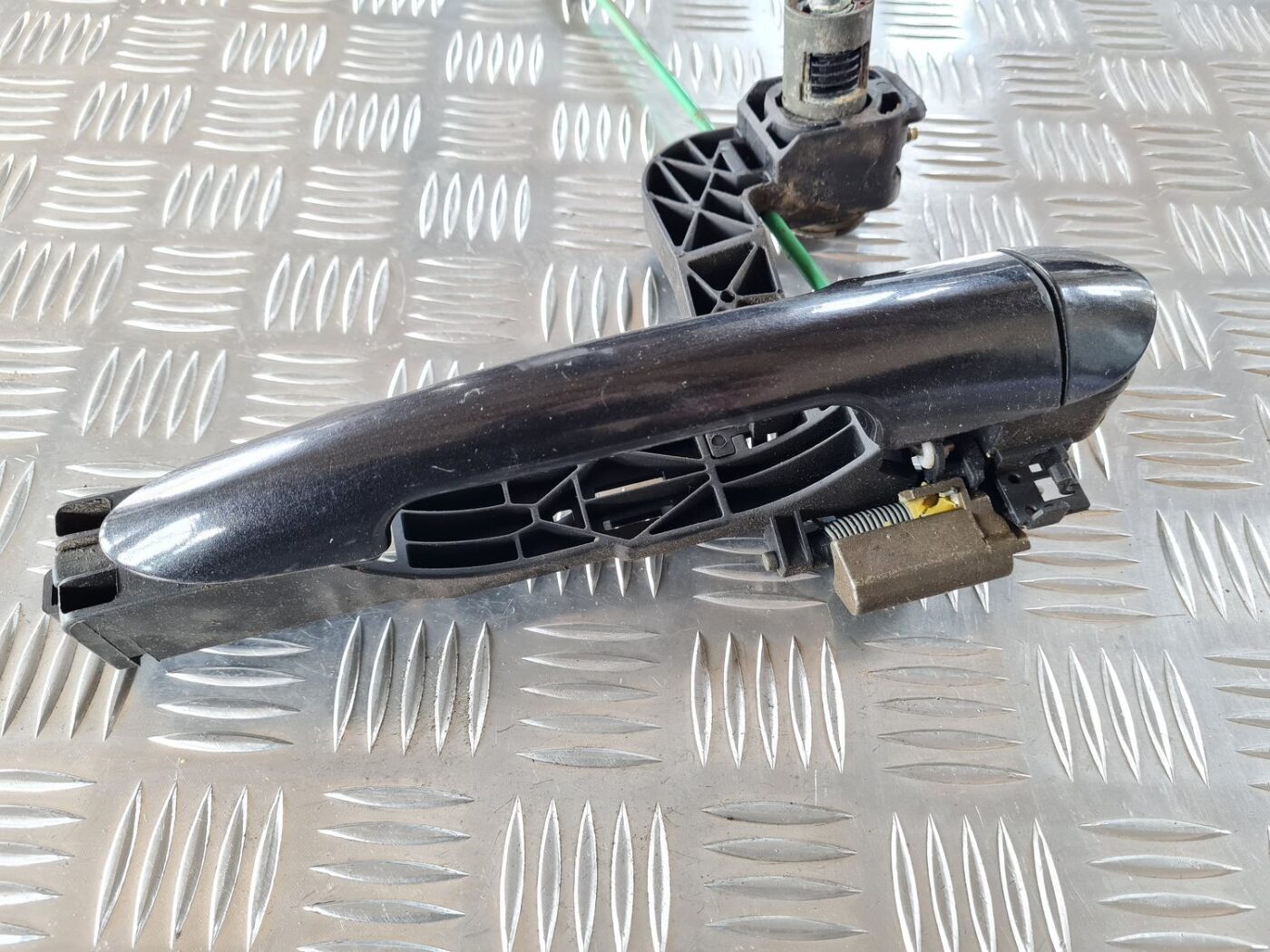 Priekšējāis kreisais durvju rokturis priekš FIAT STILO 2003