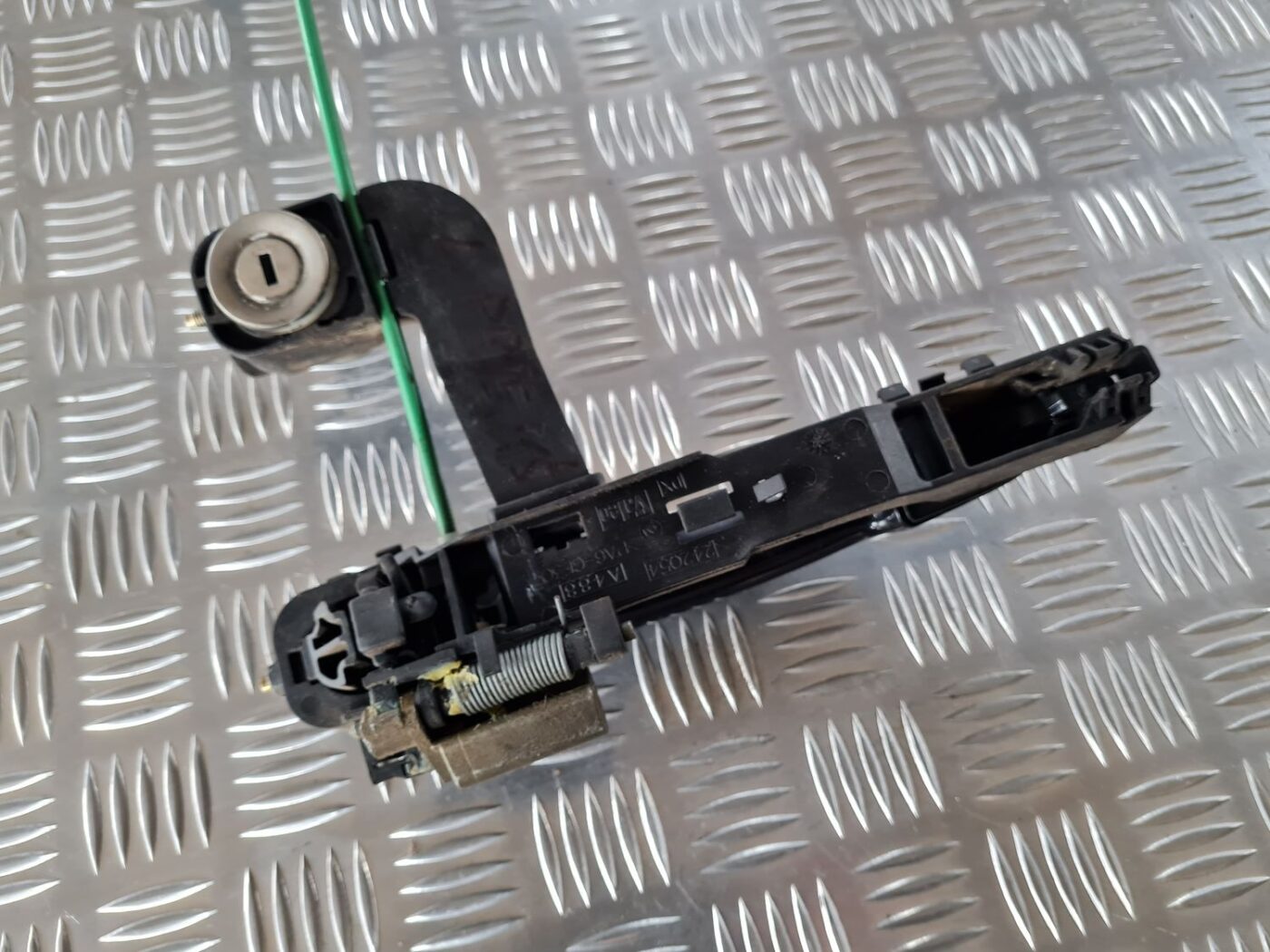 Priekšējāis kreisais durvju rokturis priekš FIAT STILO 2003