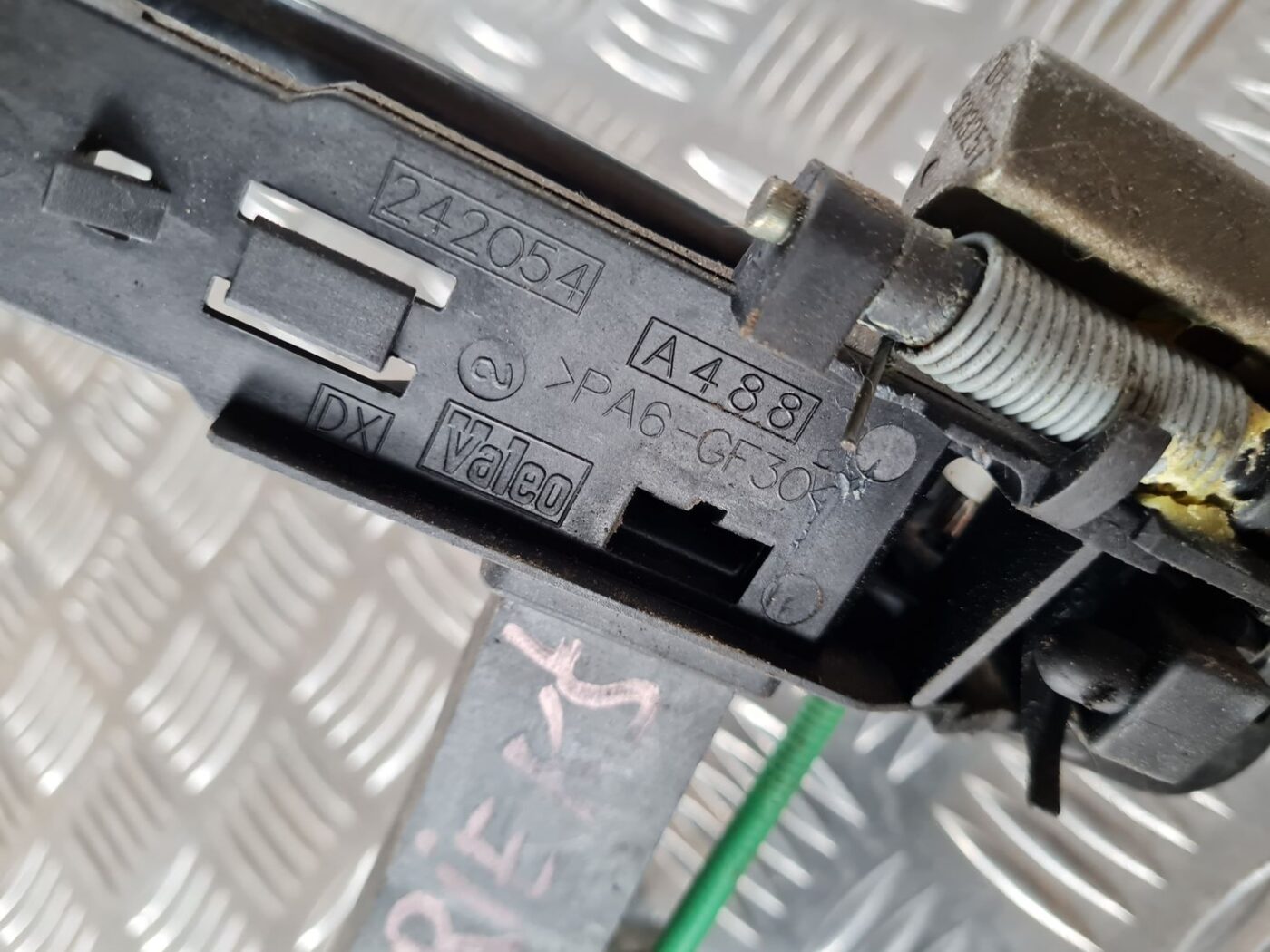 Priekšējāis kreisais durvju rokturis priekš FIAT STILO 2003