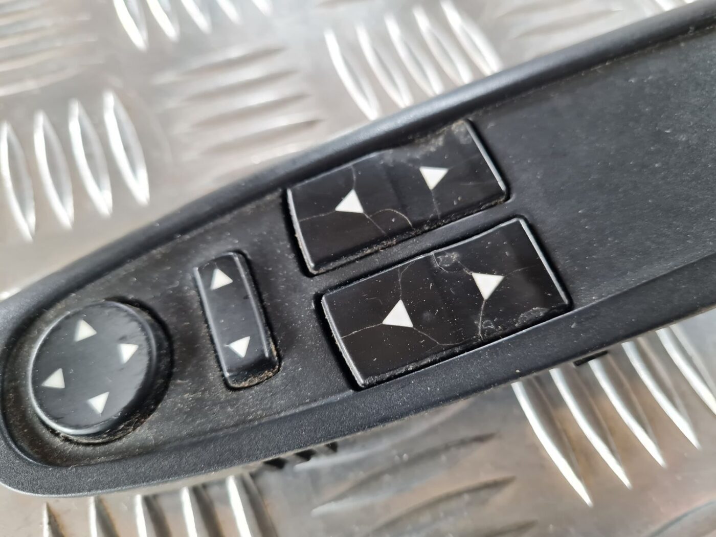 Šofera durvju slēdža pogas priekš FIAT STILO 2003 4 Šofera durvju slēdža pogas priekš FIAT STILO 2003