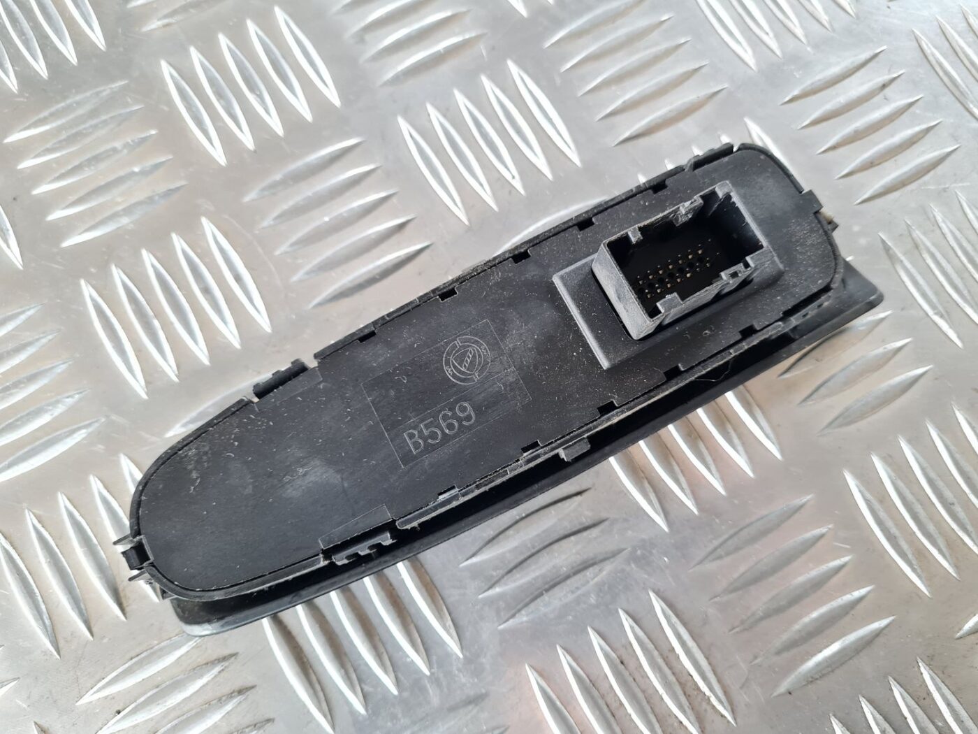 Šofera durvju slēdža pogas priekš FIAT STILO 2003 3 Šofera durvju slēdža pogas priekš FIAT STILO 2003