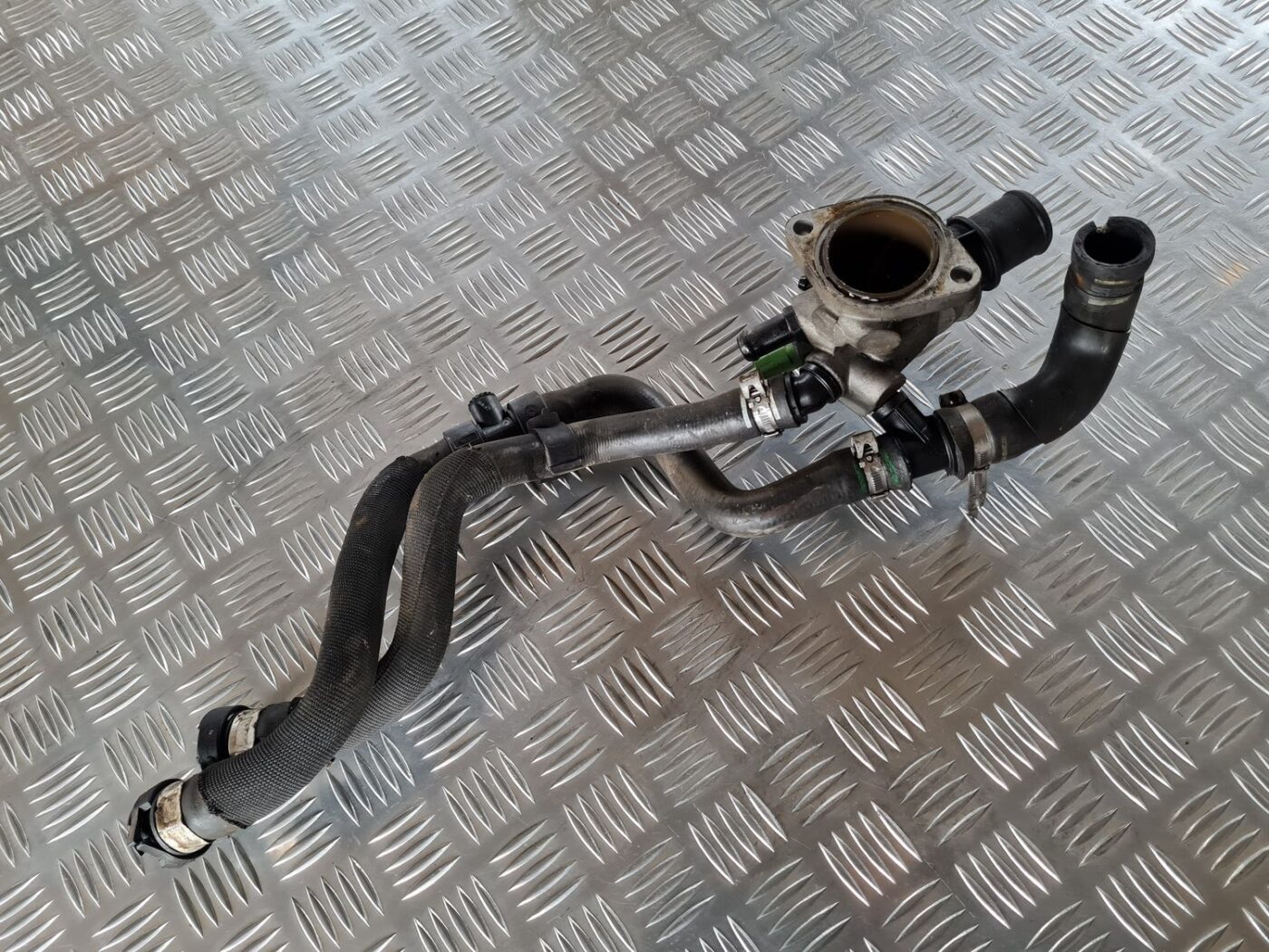 Termostata korpuss priekš FIAT STILO 2003 2 Termostata korpuss priekš FIAT STILO 2003