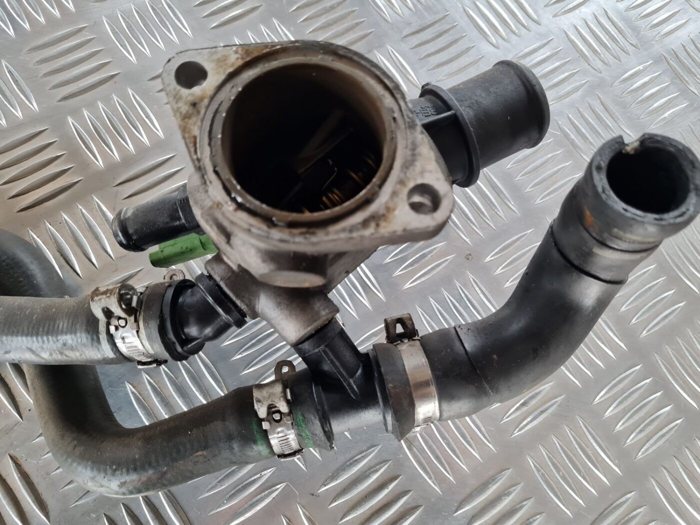 Termostata korpuss priekš FIAT STILO 2003 8 Termostata korpuss priekš FIAT STILO 2003