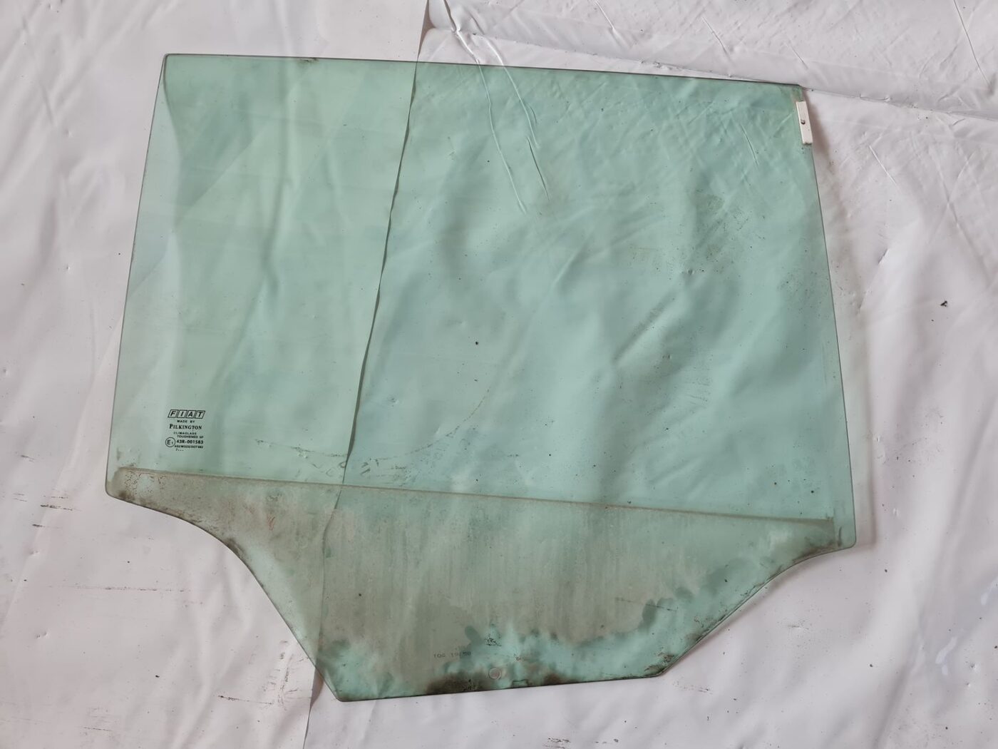 Aizmugurējo labo durvju stikls priekš FIAT STILO 2003