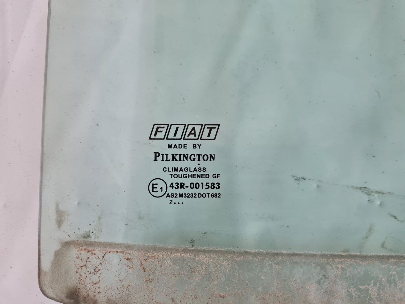 Aizmugurējo labo durvju stikls priekš FIAT STILO 2003