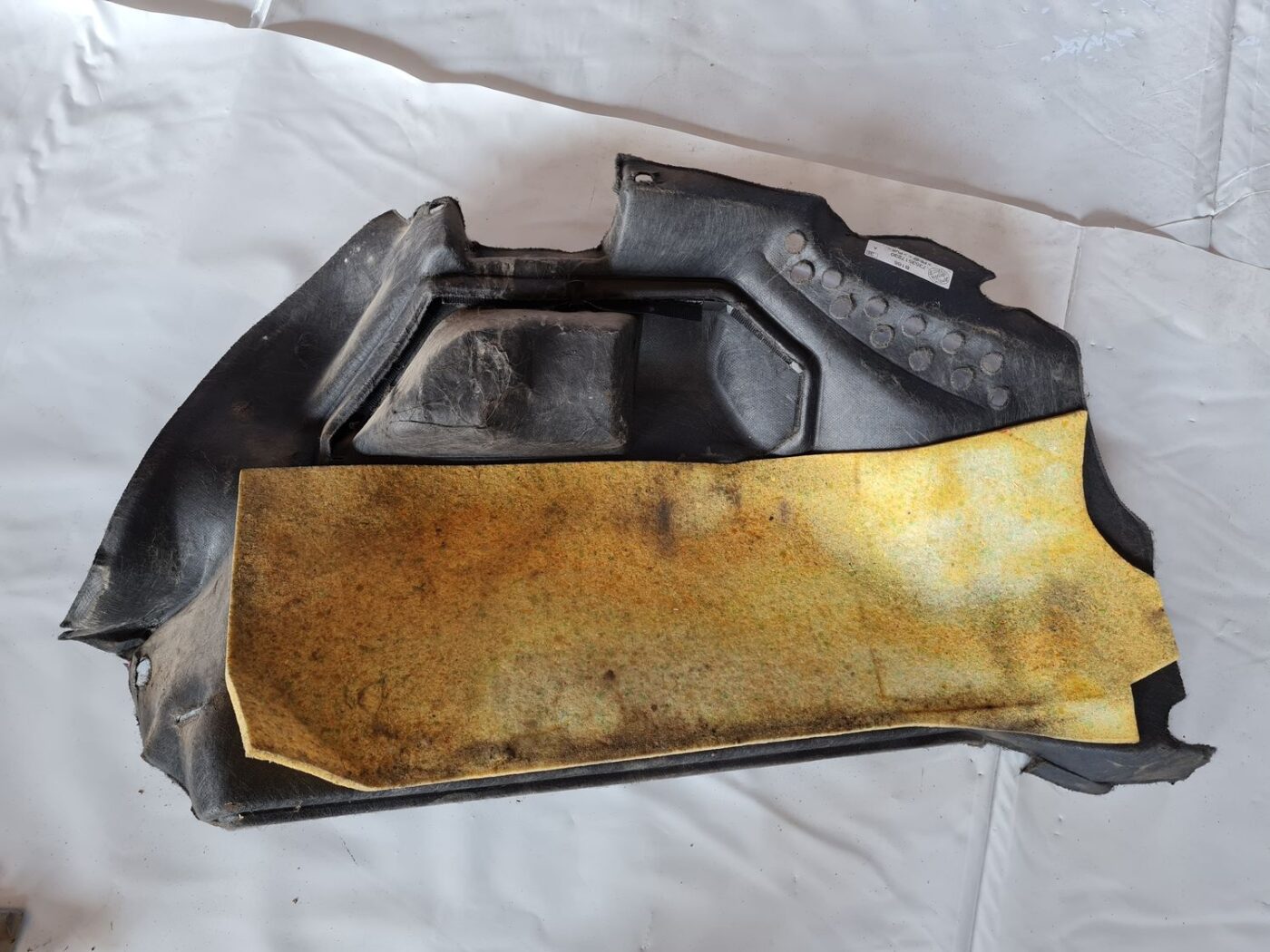 Bagāžnieka nodalījuma sānu apdare priekš FIAT STILO 2003