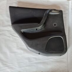 Aizmugurējo kreiso durvju apdare priekš FIAT STILO 2003