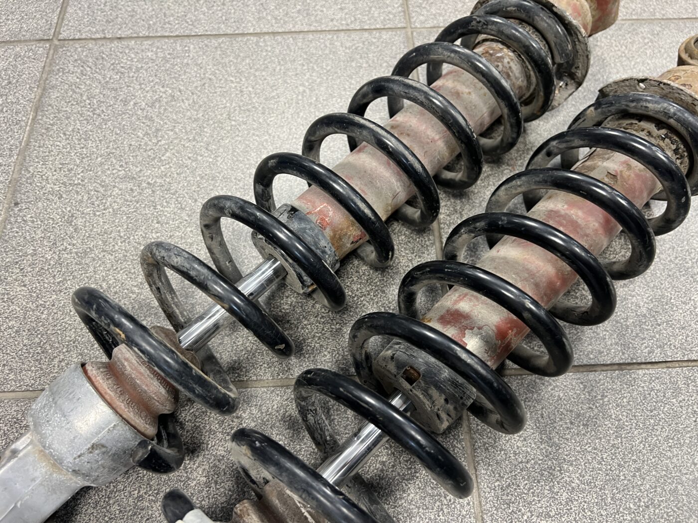 Aizmugurējais amortizators priekš AUDI A4 2000 AVANT