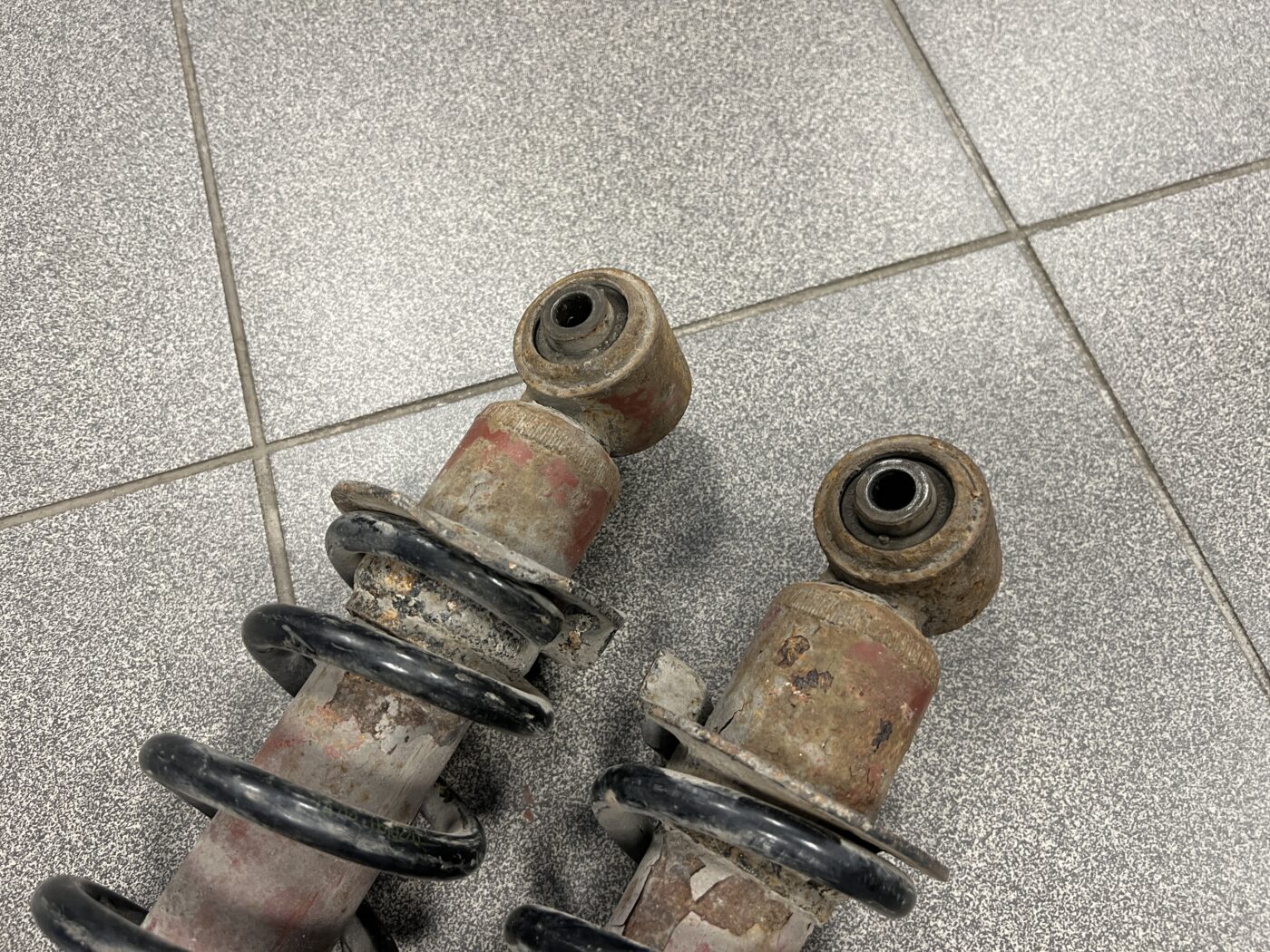 Aizmugurējais amortizators priekš AUDI A4 2000 AVANT