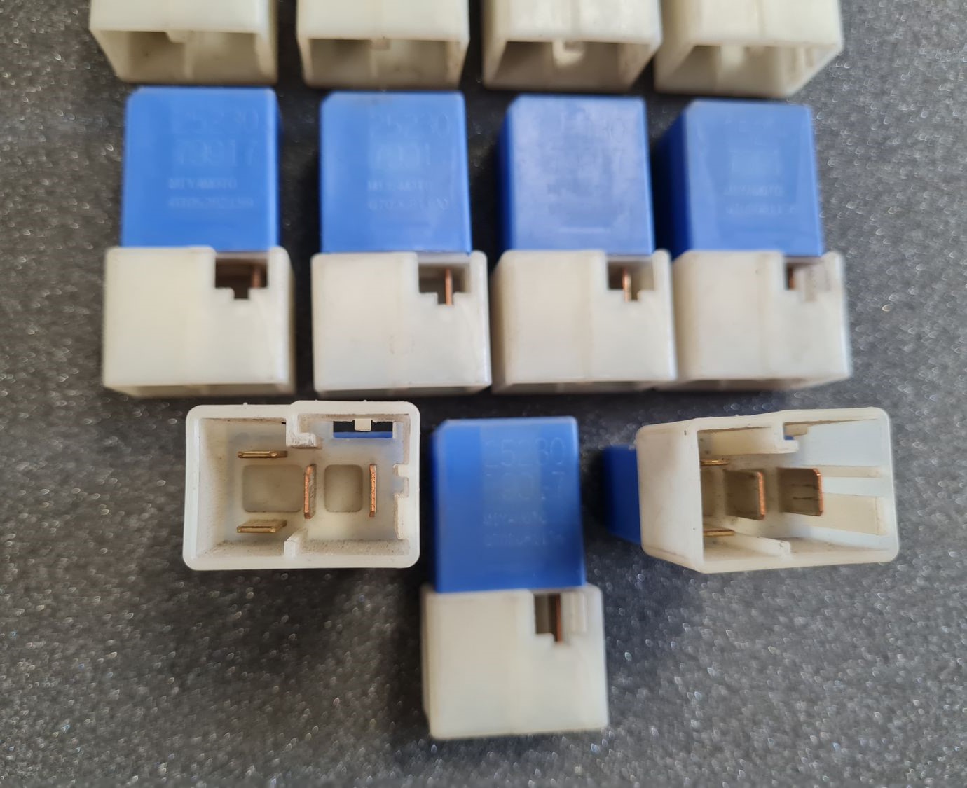 Drošinātāju releja priekš NISSAN 5 Drošinātāju releja priekš NISSAN