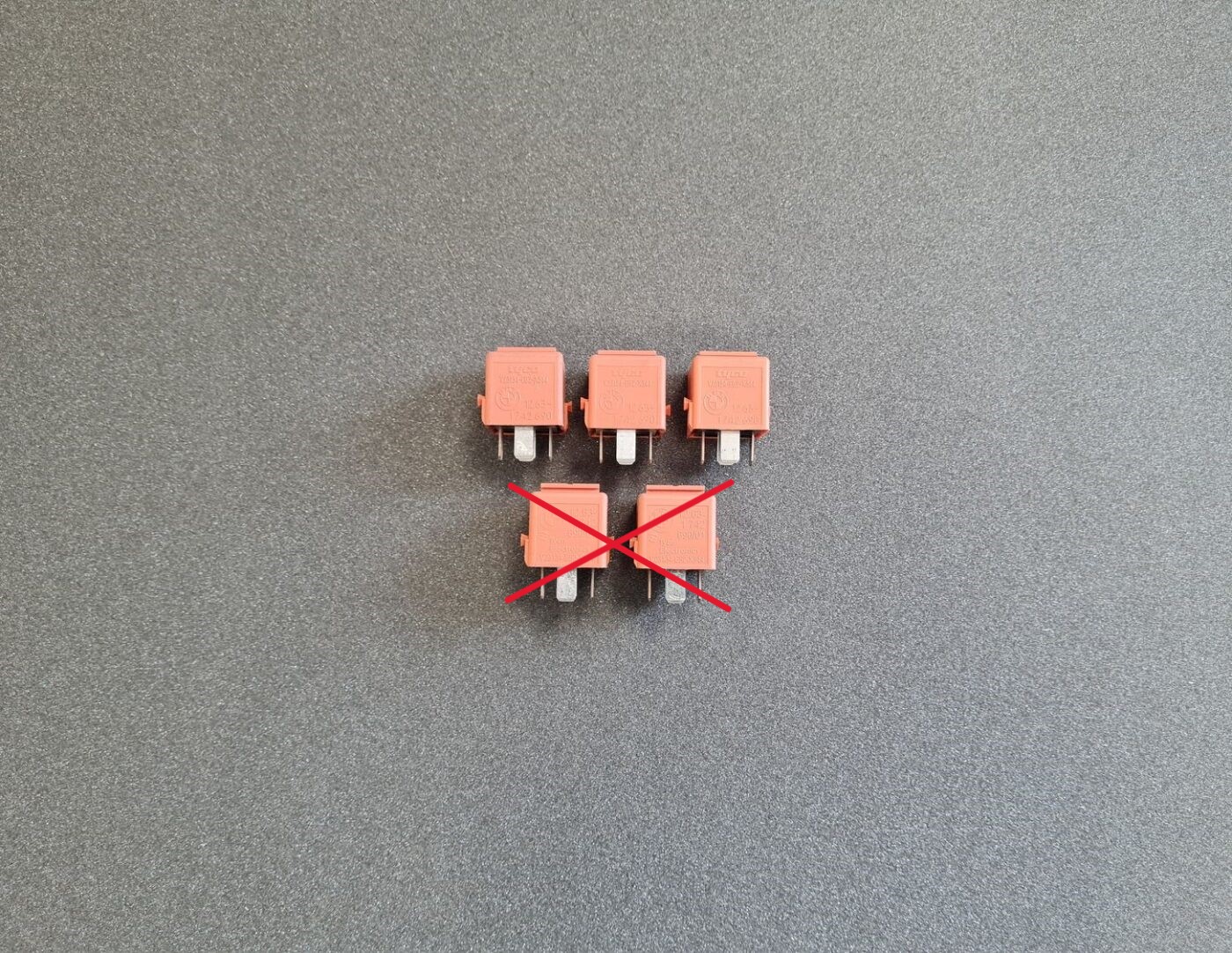 Drošinātāju releja priekš BMW 1 Drošinātāju releja priekš BMW