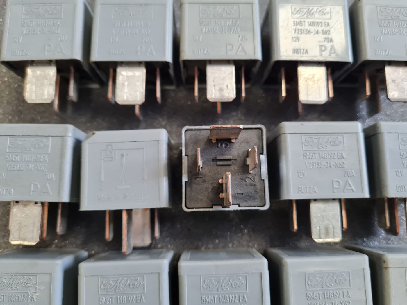 Drošinātāju releja priekš FORD 2 Drošinātāju releja priekš FORD