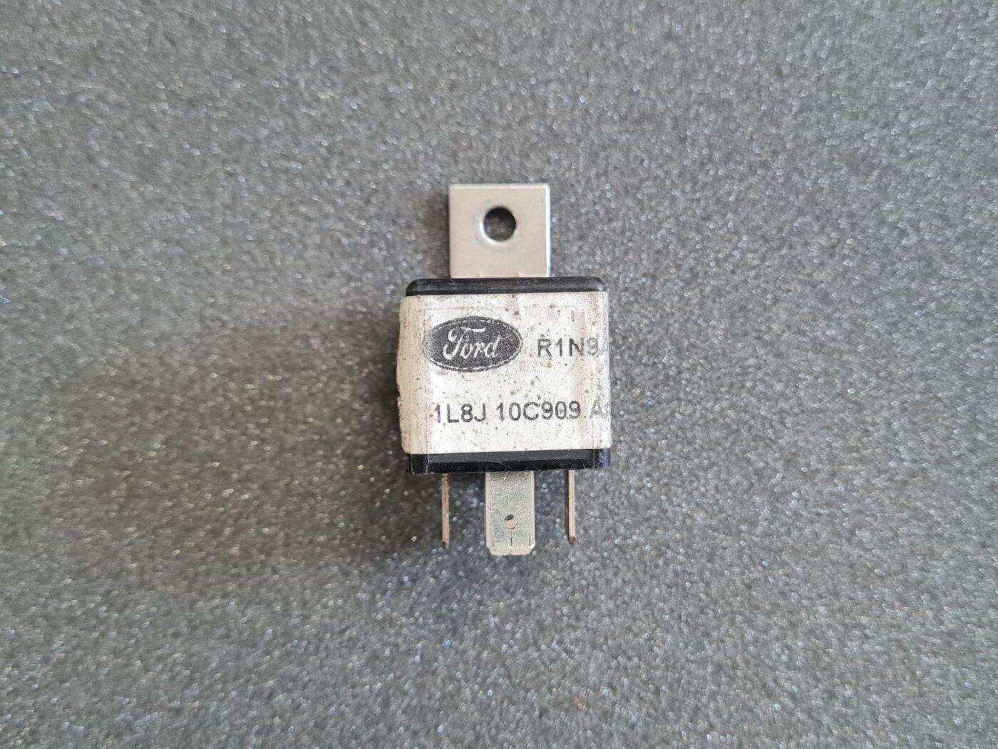 Drošinātāju releja priekš FORD 1 Drošinātāju releja priekš FORD