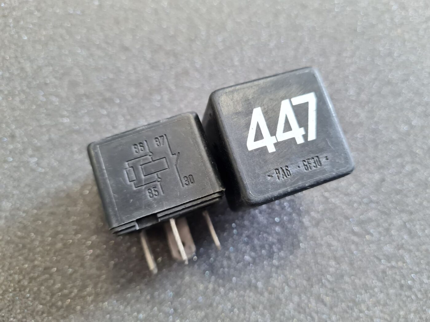 Drošinātāju releja priekš SKODA 3 Drošinātāju releja priekš SKODA