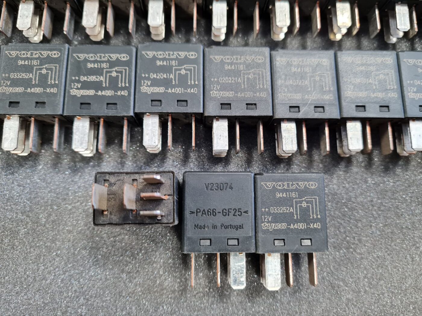 Drošinātāju releja priekš VOLVO 3 Drošinātāju releja priekš VOLVO