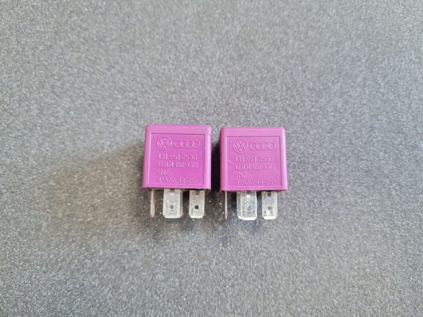 Drošinātāju releja priekš AUDI 1 Drošinātāju releja priekš AUDI