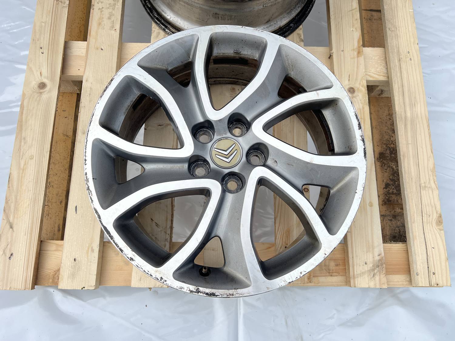 Lietie diski - vieglmetāla (2gab) priekš CITROEN C-CROSSER 2009 2 Lietie diski - vieglmetāla (2gab) priekš CITROEN C-CROSSER 2009