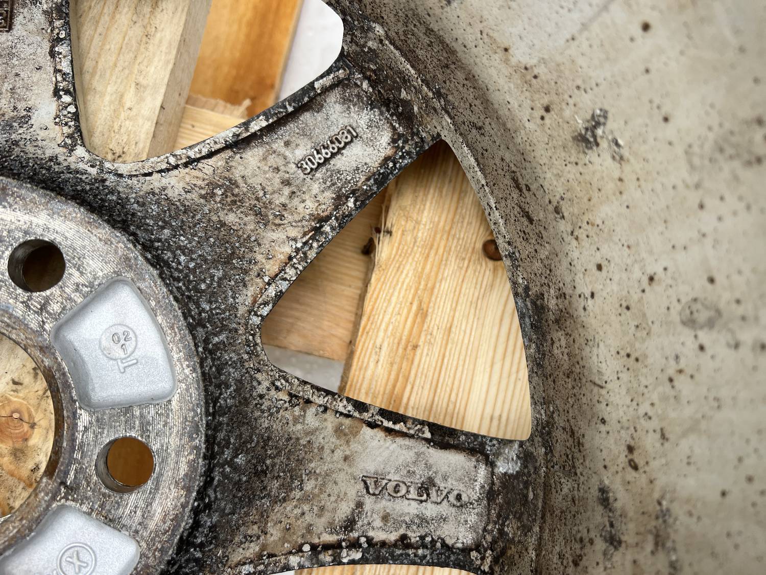 Lietais disks - vieglmetāla priekš VOLVO V70 2009