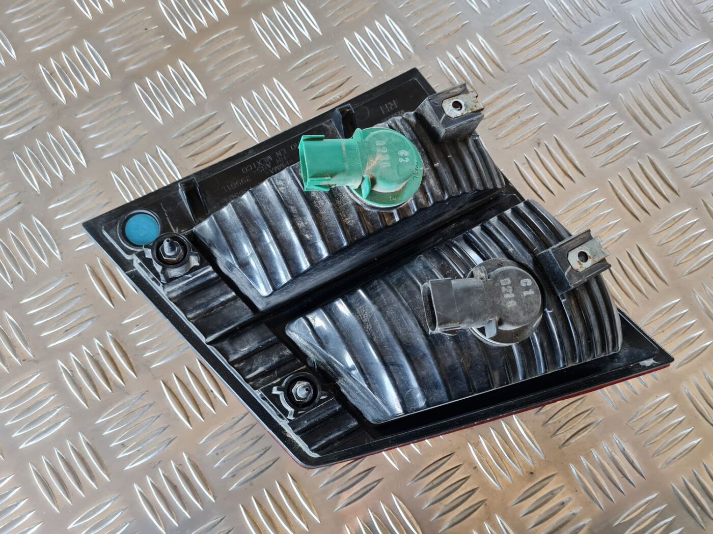 Bagāžnieka vāka labais lukturis priekš DODGE JOURNEY 2010