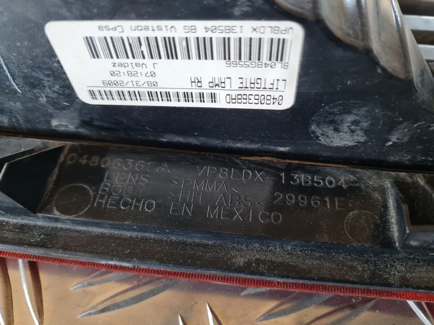 Bagāžnieka vāka labais lukturis priekš DODGE JOURNEY 2010