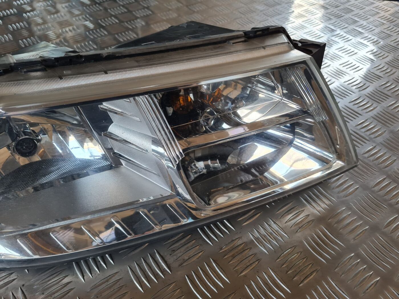 Priekšējais labais lukturis priekš DODGE JOURNEY 2010