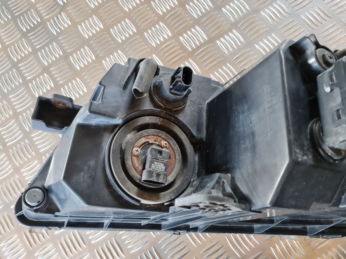 Priekšējais labais lukturis priekš DODGE JOURNEY 2010