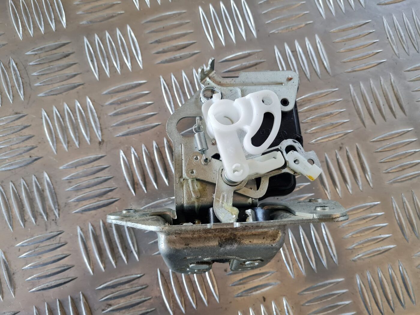 Bagāžnieka vāka slēdzene priekš DODGE JOURNEY 2010 5 Bagāžnieka vāka slēdzene priekš DODGE JOURNEY 2010