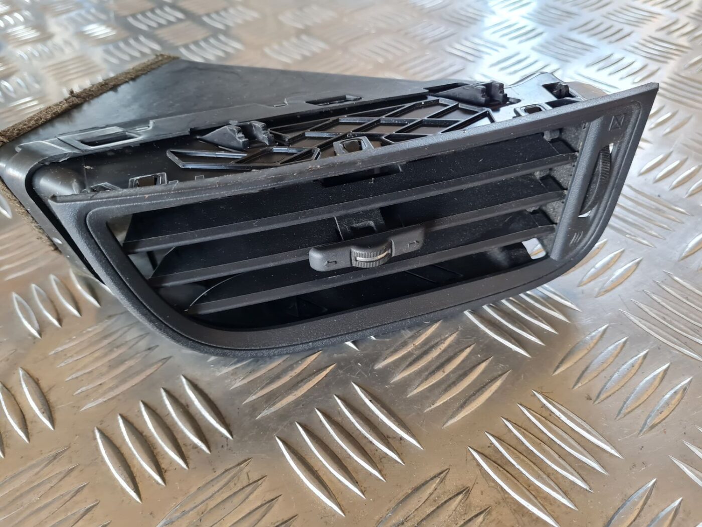 Mērinstrumentu paneļa gaisa vads, pa kreisi priekš DODGE JOURNEY 2010