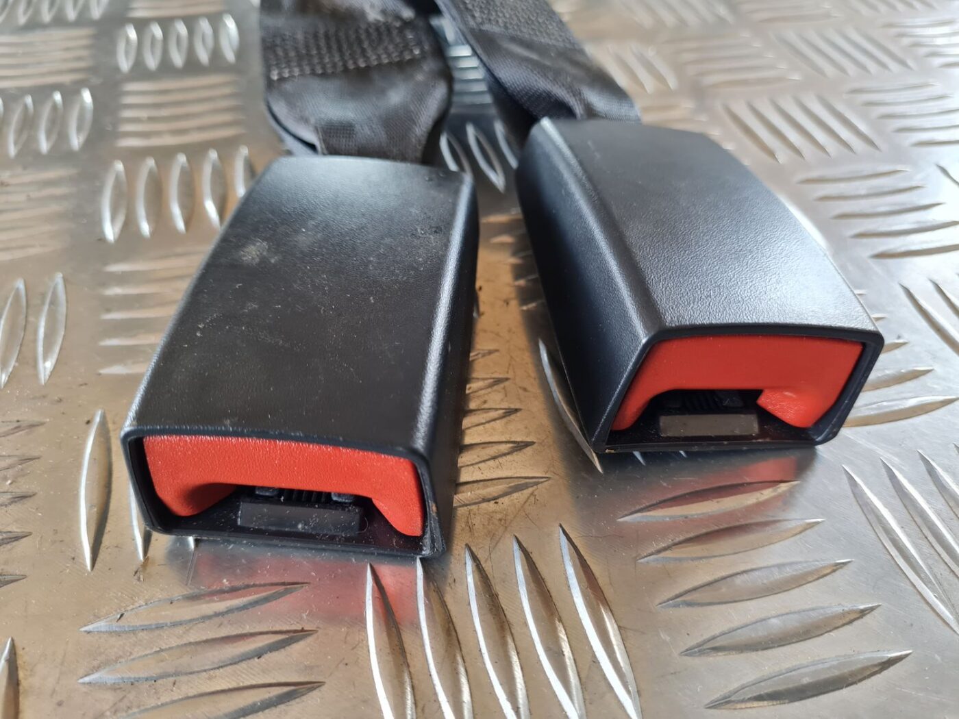 Aizmugurējā dubultā drošības jostas sprādze priekš DODGE JOURNEY 2010