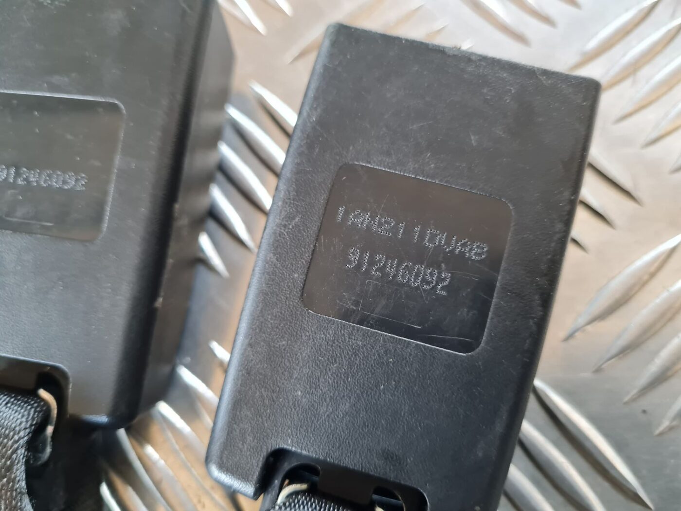 Aizmugurējā dubultā drošības jostas sprādze priekš DODGE JOURNEY 2010