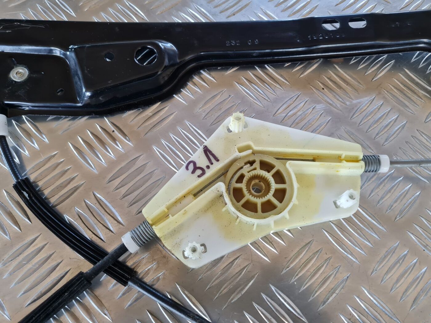 Stikla pacelšanas mehānisms aizmugurējais kreisais priekš DODGE JOURNEY 2010 2 Stikla pacelšanas mehānisms aizmugurējais kreisais priekš DODGE JOURNEY 2010