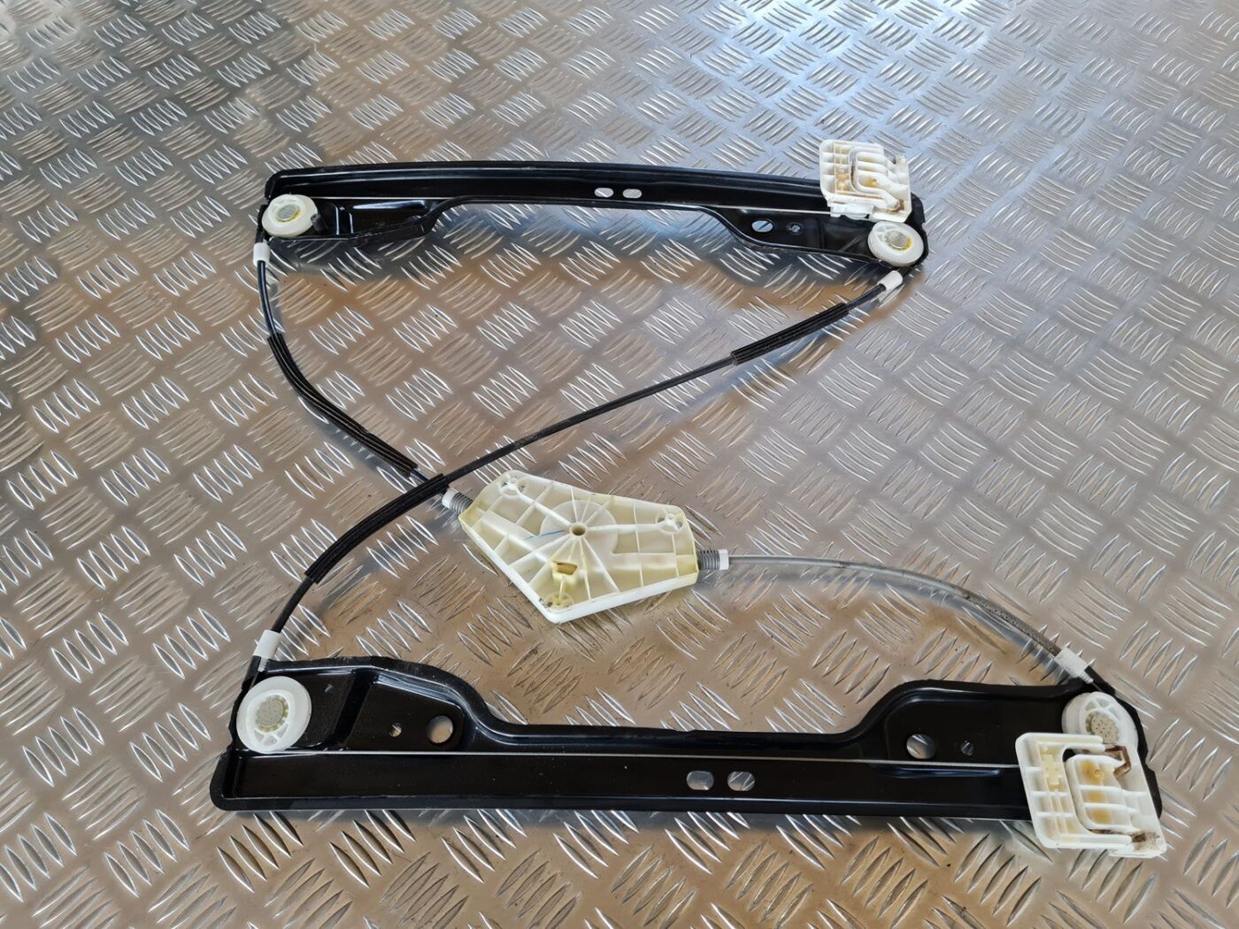 Stikla pacelšanas mehānisms aizmugurējais kreisais priekš DODGE JOURNEY 2010 3 Stikla pacelšanas mehānisms aizmugurējais kreisais priekš DODGE JOURNEY 2010