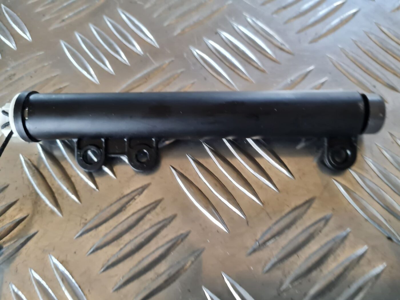 Mantu glabāšanas nodalījuma slēdzene priekš DODGE JOURNEY 2010